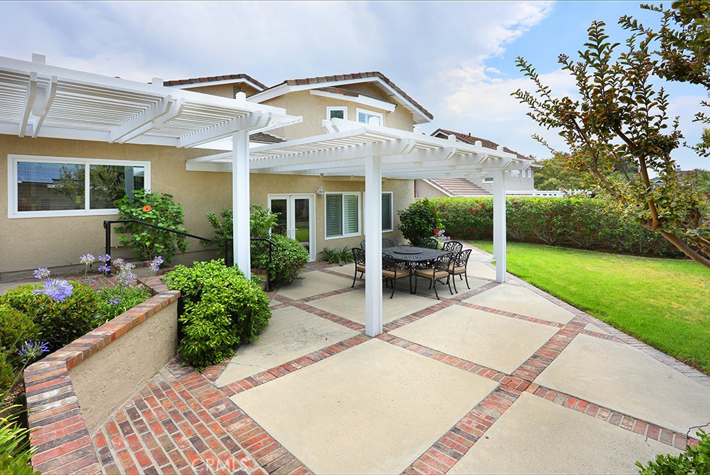 5685 Avenida Florencia