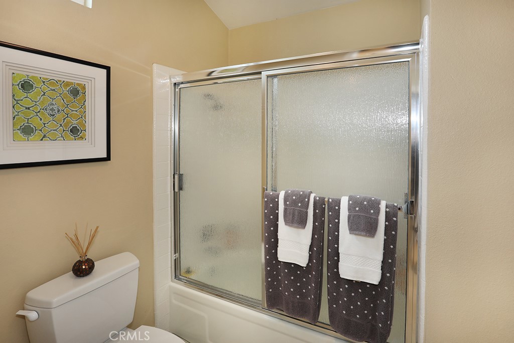 5685 Avenida Florencia