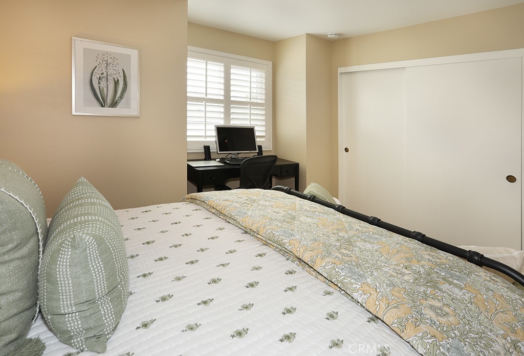 5685 Avenida Florencia