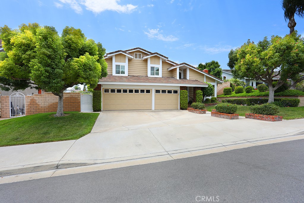 5685 Avenida Florencia