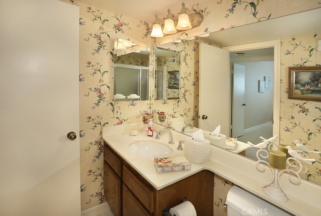 5685 Avenida Florencia