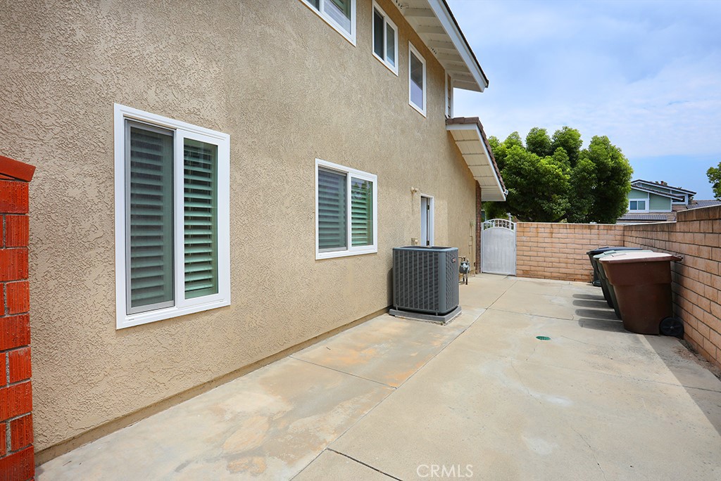 5685 Avenida Florencia