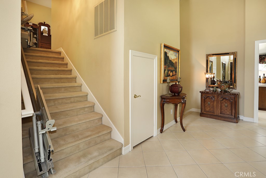 5685 Avenida Florencia