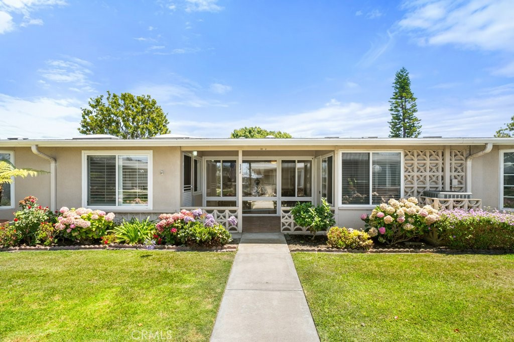 13271 Del Monte Dr M14-33J