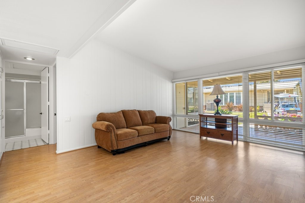 13271 Del Monte Dr M14-33J