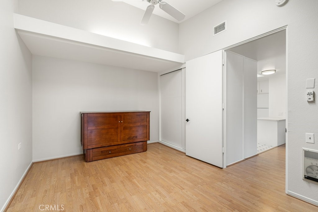 13271 Del Monte Dr M14-33J