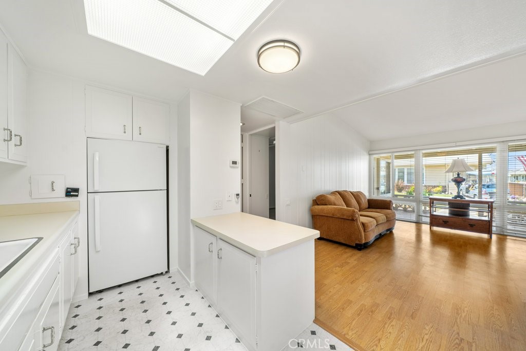 13271 Del Monte Dr M14-33J