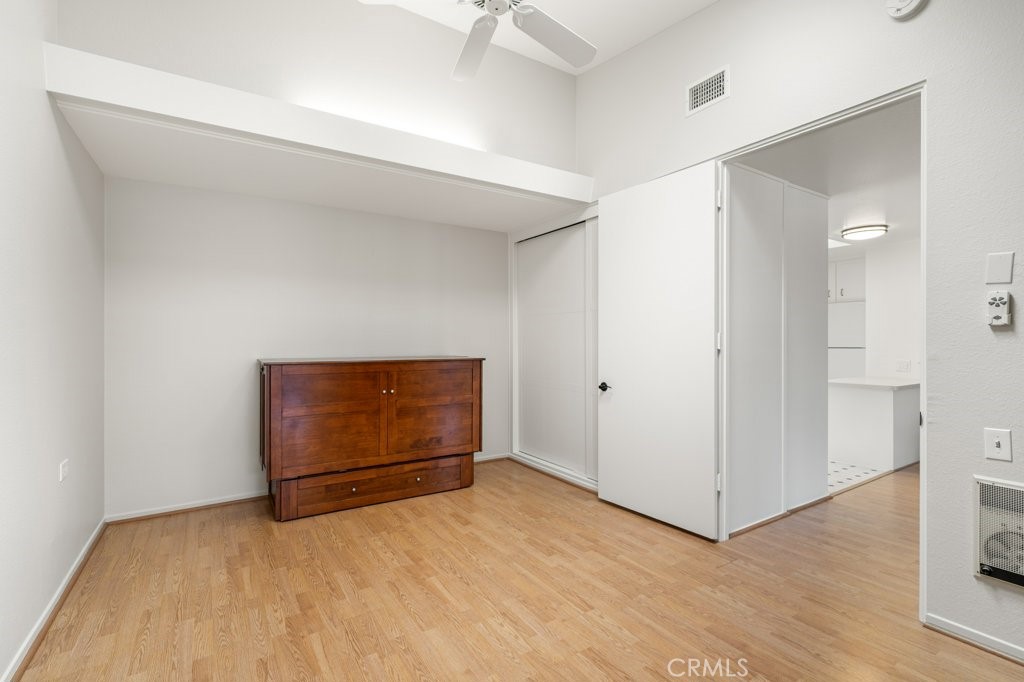 13271 Del Monte Dr M14-33J