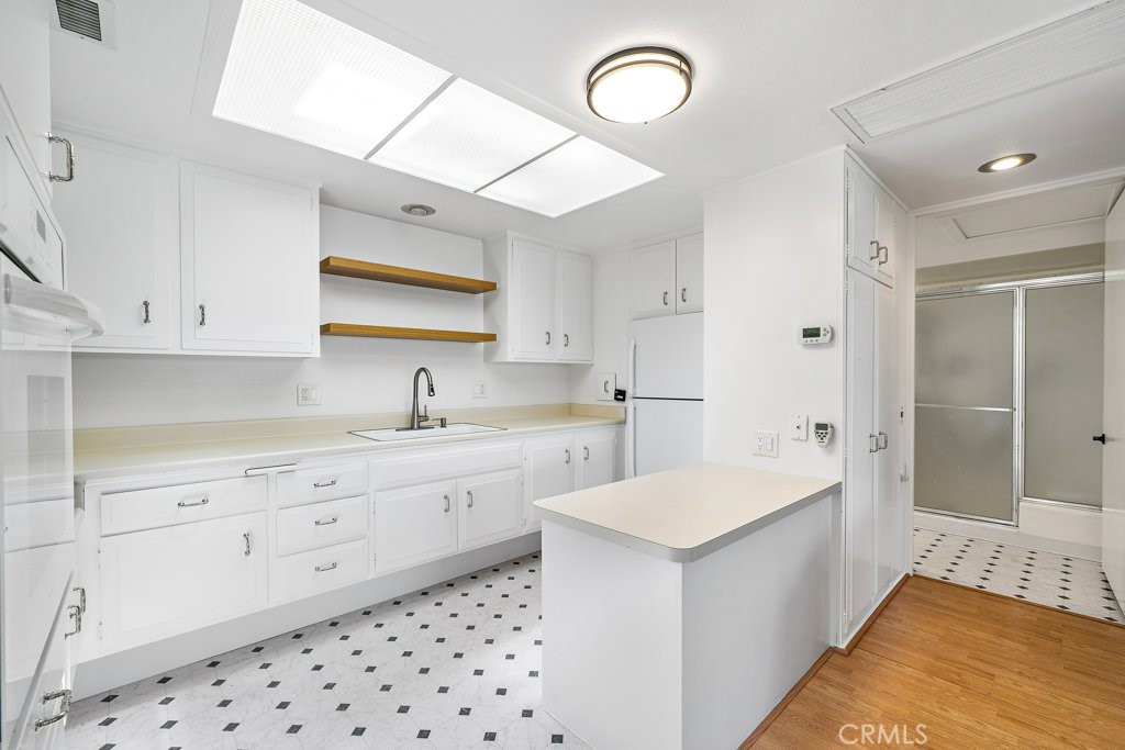 13271 Del Monte Dr M14-33J