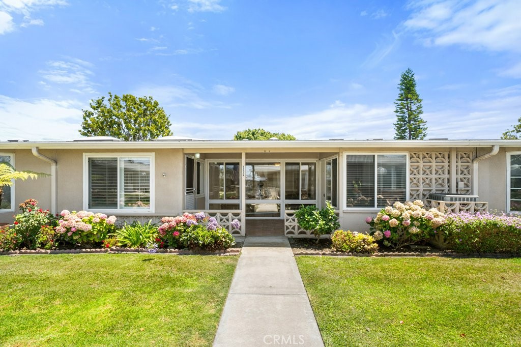 13271 Del Monte Dr M14-33J