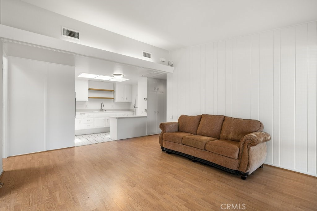 13271 Del Monte Dr M14-33J