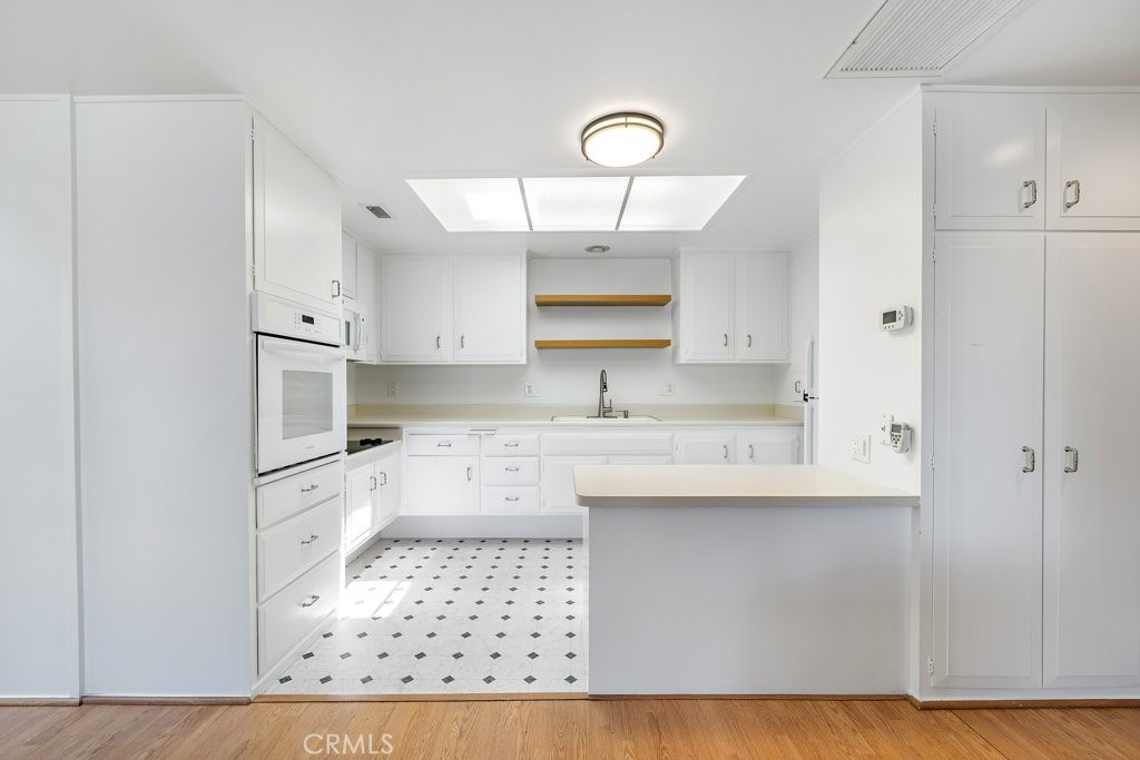 13271 Del Monte Dr M14-33J