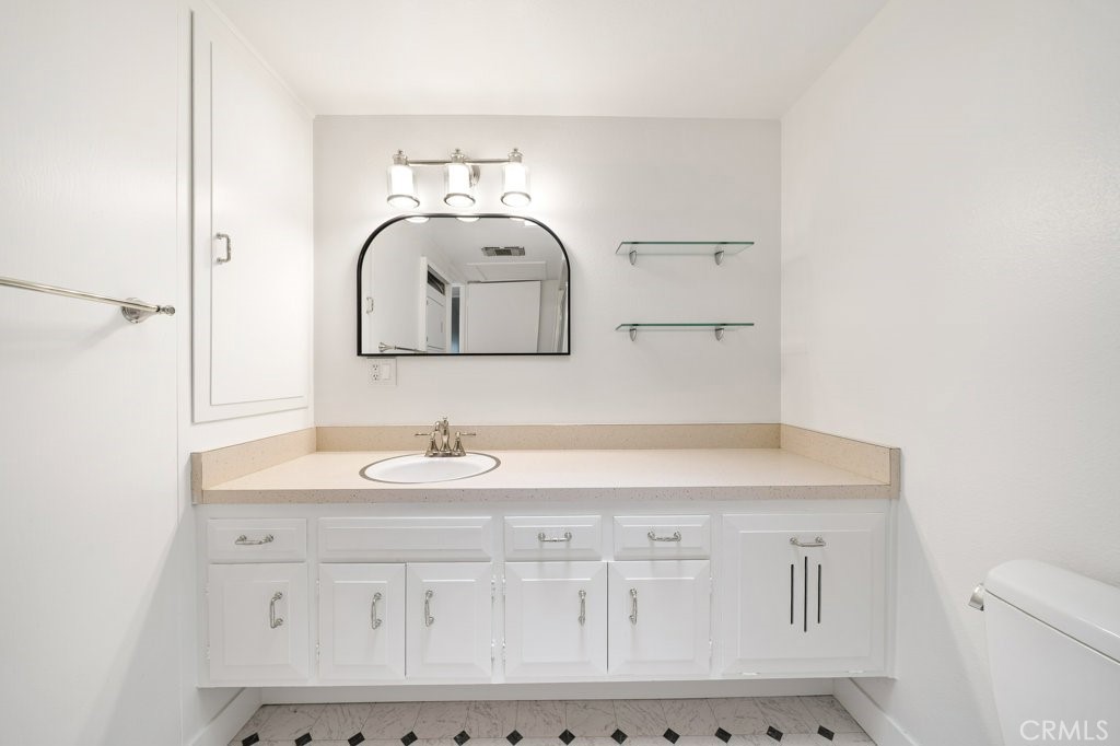 13271 Del Monte Dr M14-33J