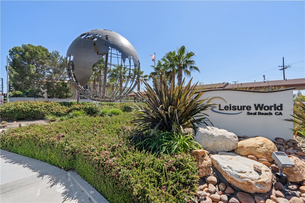 13271 Del Monte Dr M14-33J