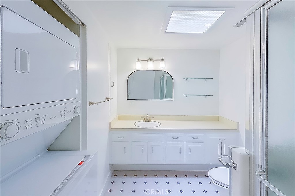 13271 Del Monte Dr M14-33J