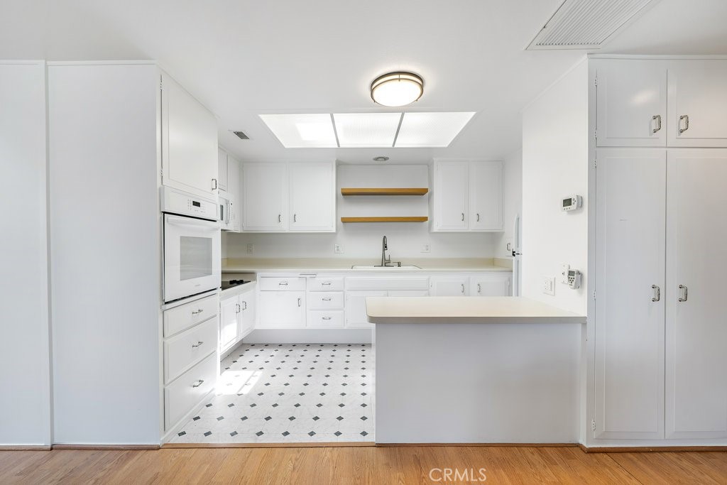 13271 Del Monte Dr M14-33J