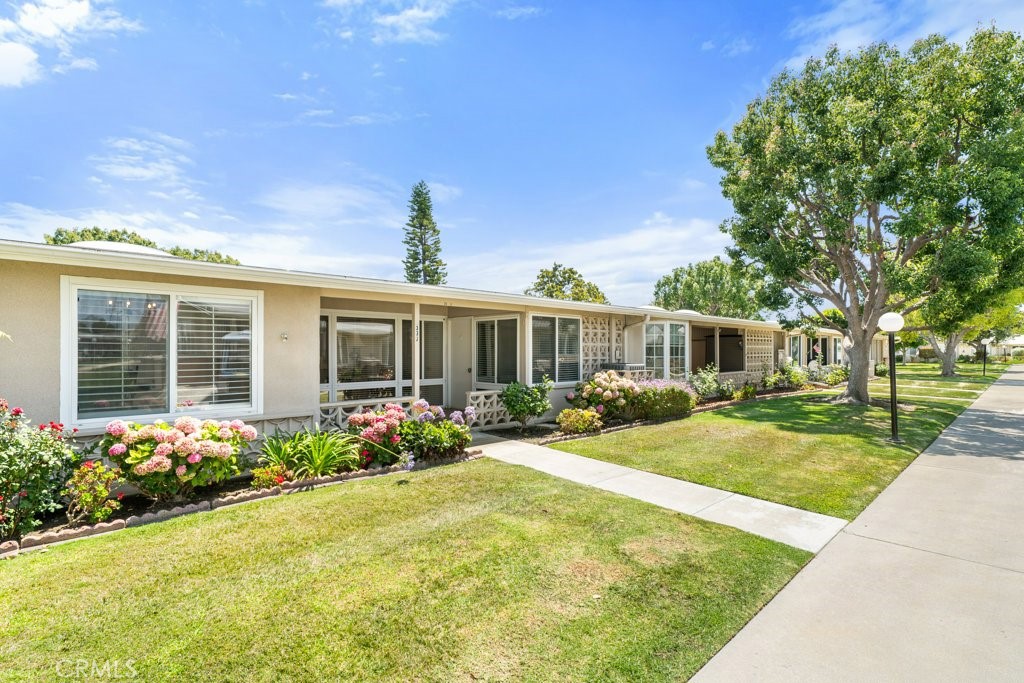 13271 Del Monte Dr M14-33J