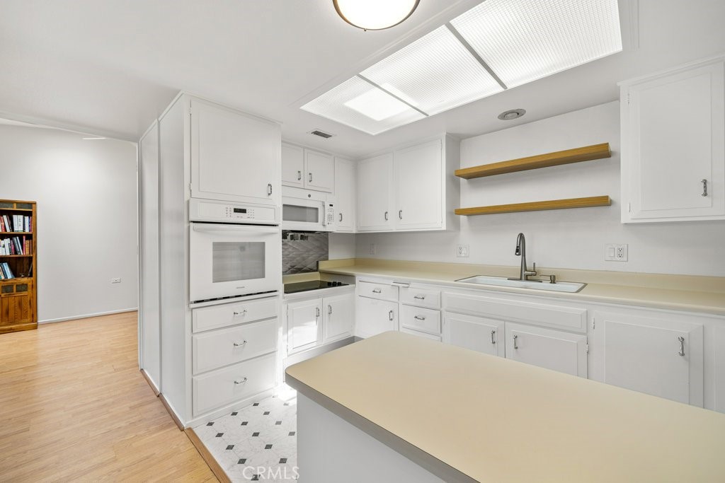 13271 Del Monte Dr M14-33J