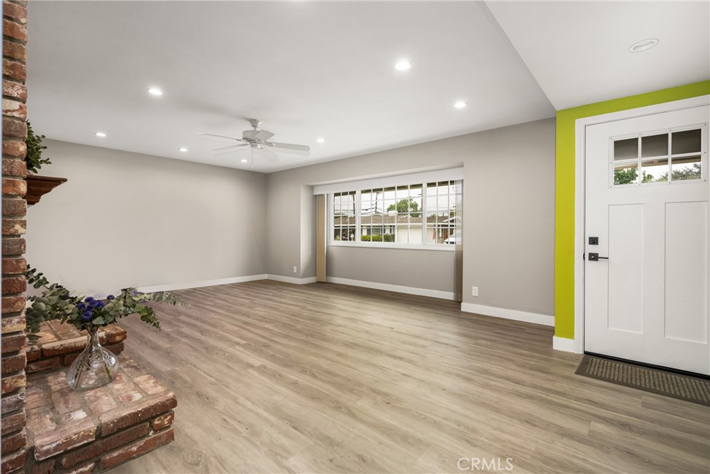 910 E Culver