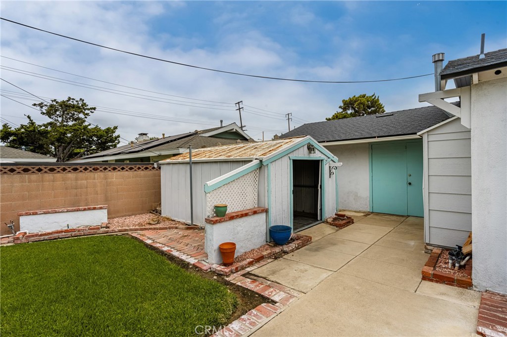 910 E Culver