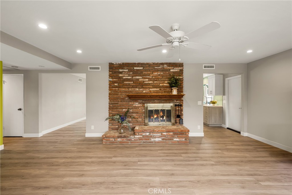 910 E Culver