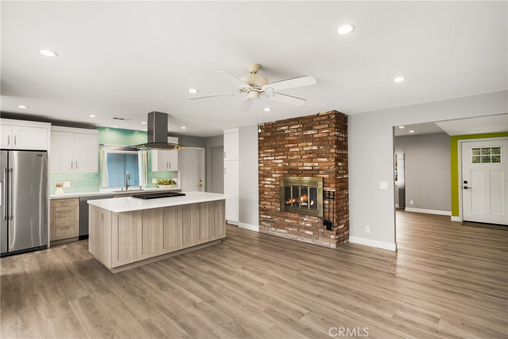 910 E Culver