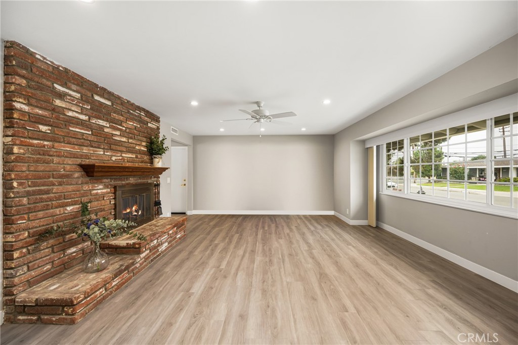 910 E Culver