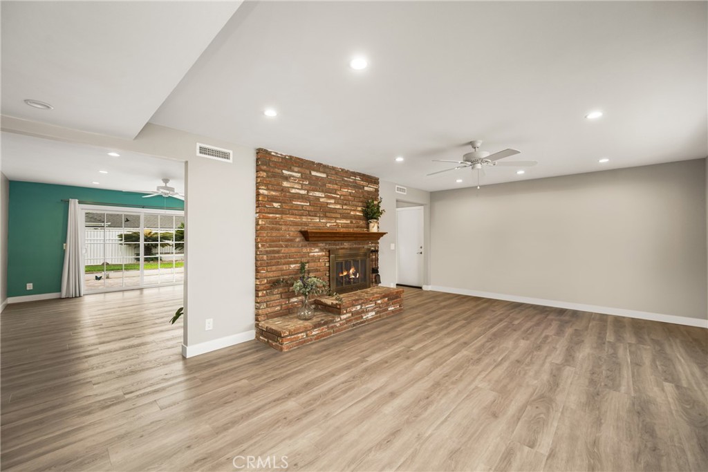910 E Culver