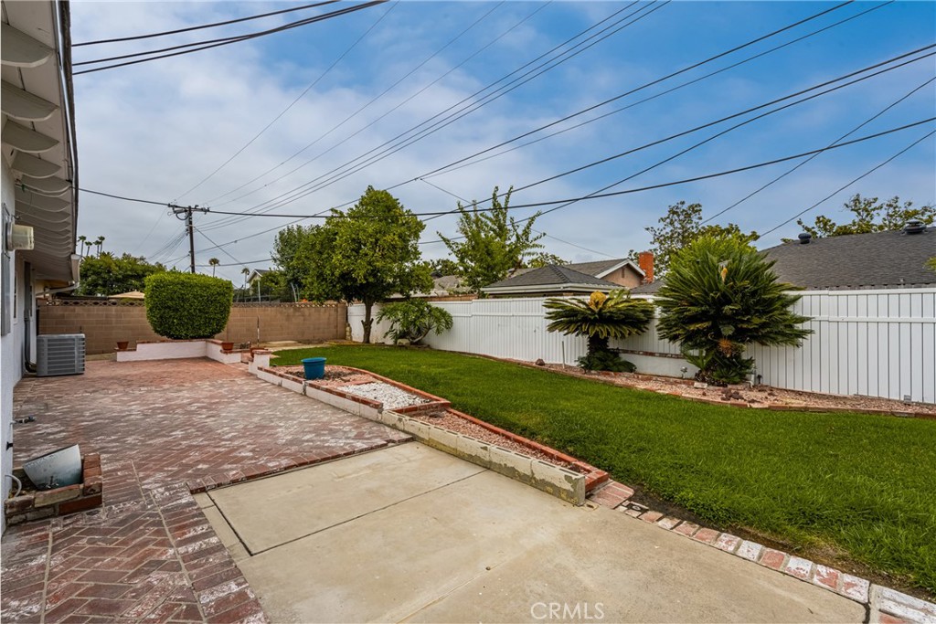 910 E Culver