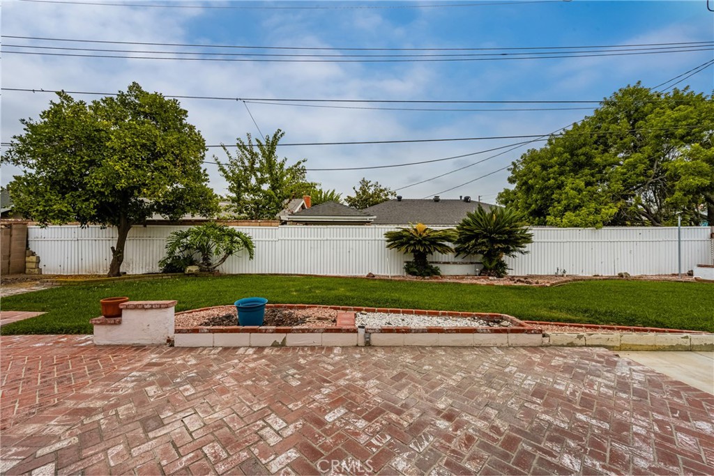 910 E Culver