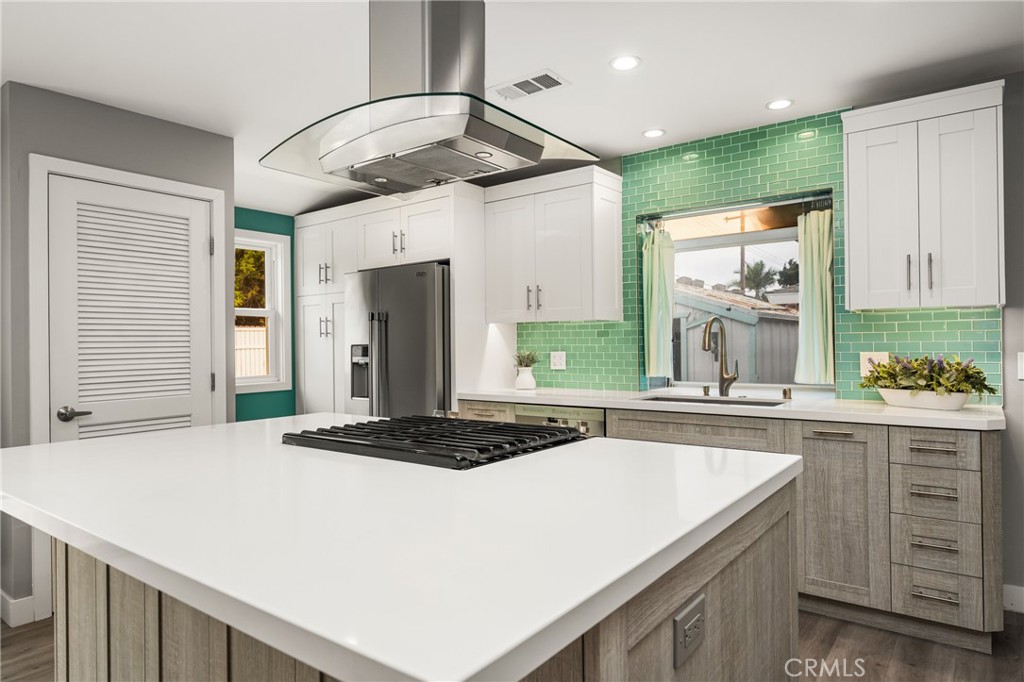 910 E Culver