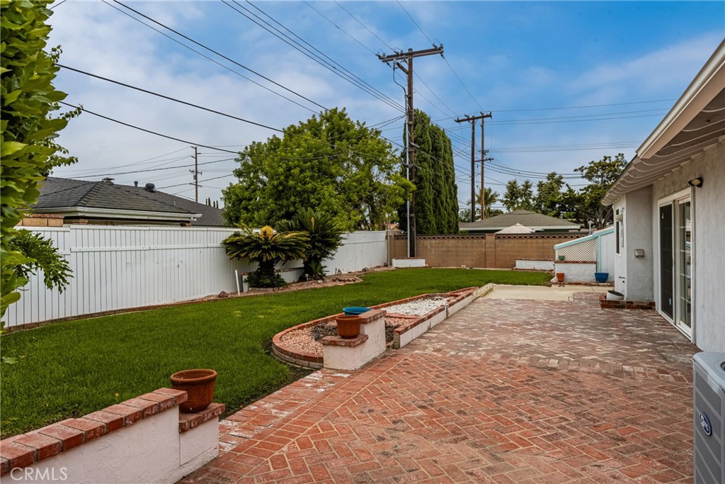 910 E Culver