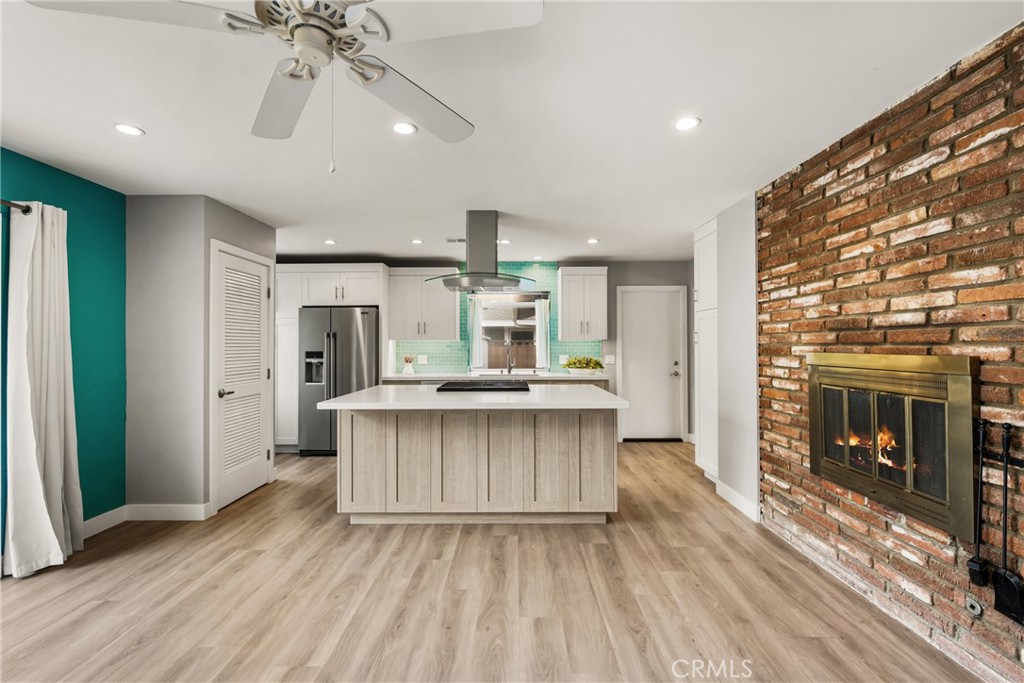 910 E Culver