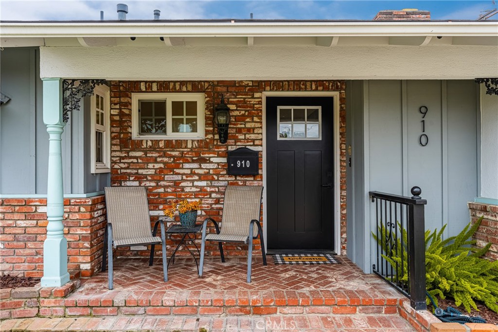 910 E Culver