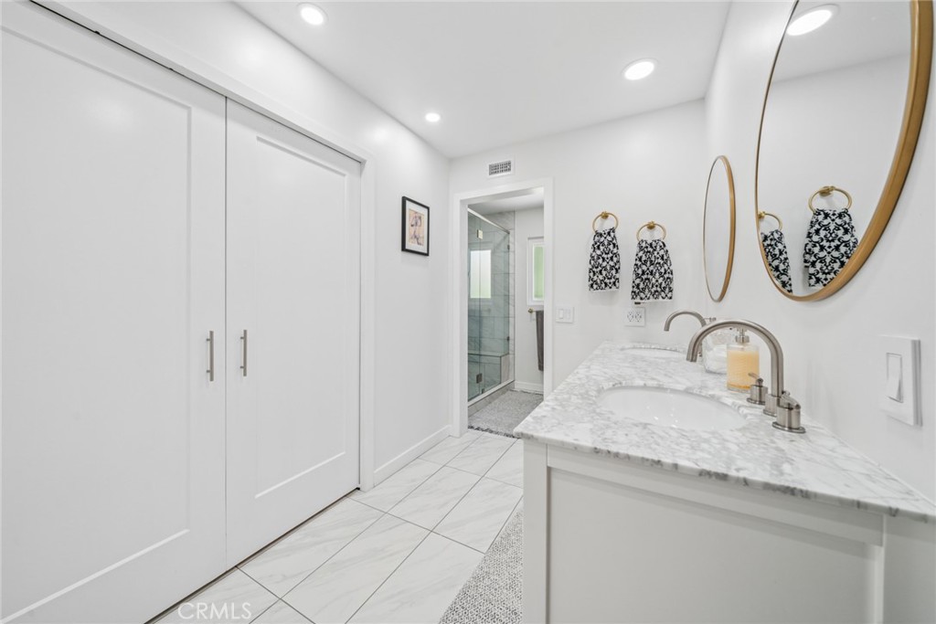 994 S La Salle Circle