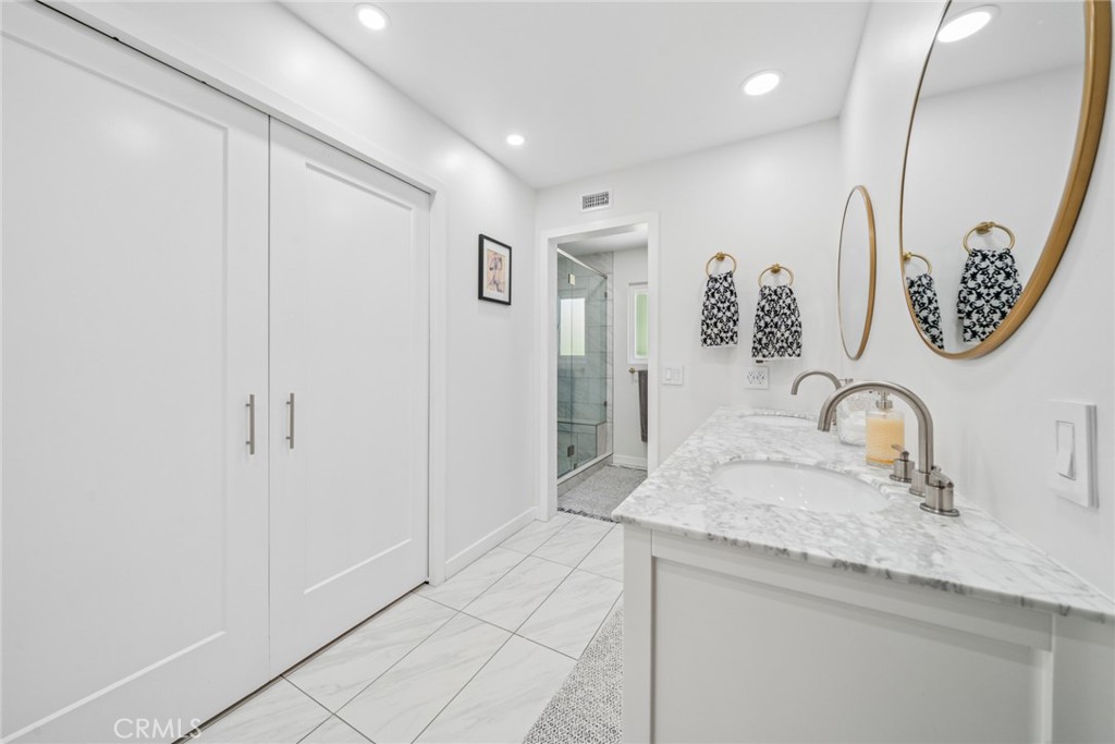 994 S La Salle Circle