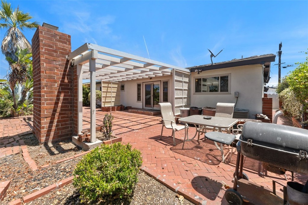 1828 Oakshire Court