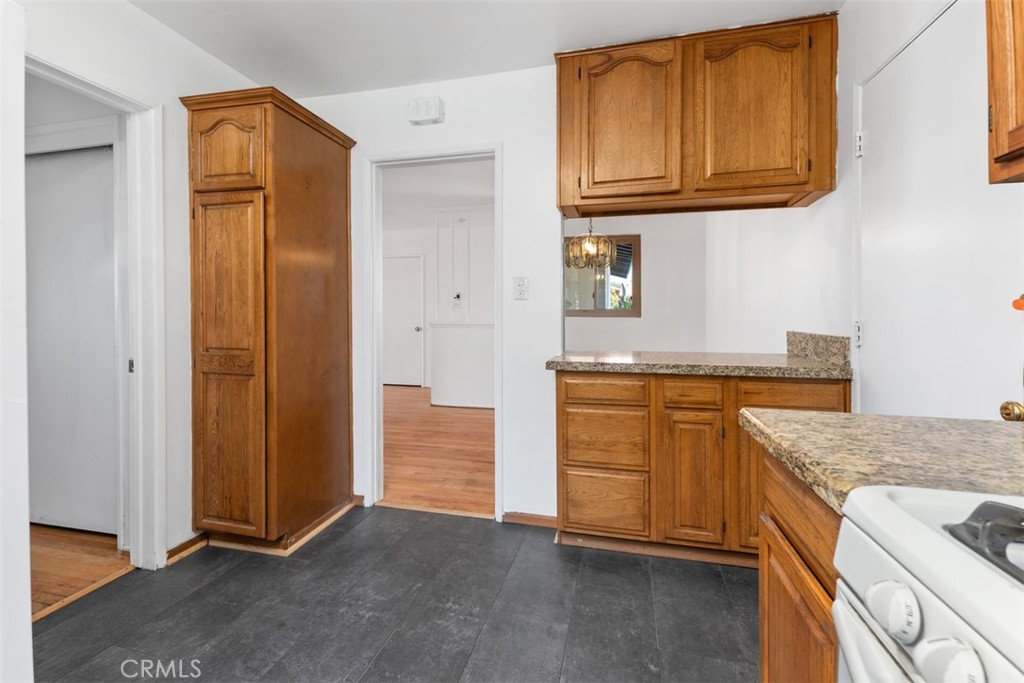 1828 Oakshire Court