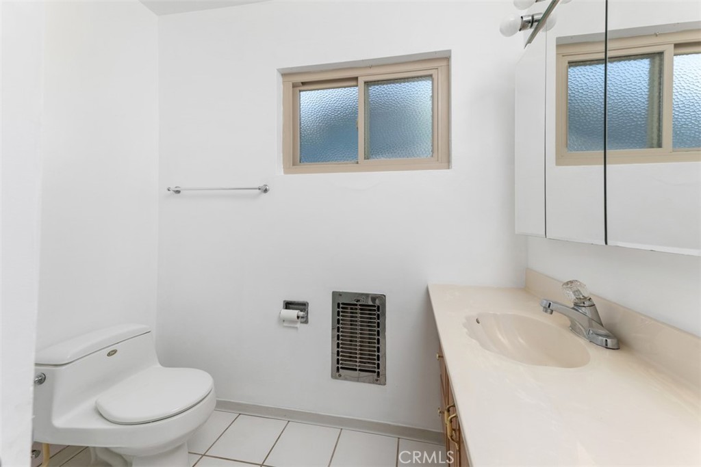 1828 Oakshire Court