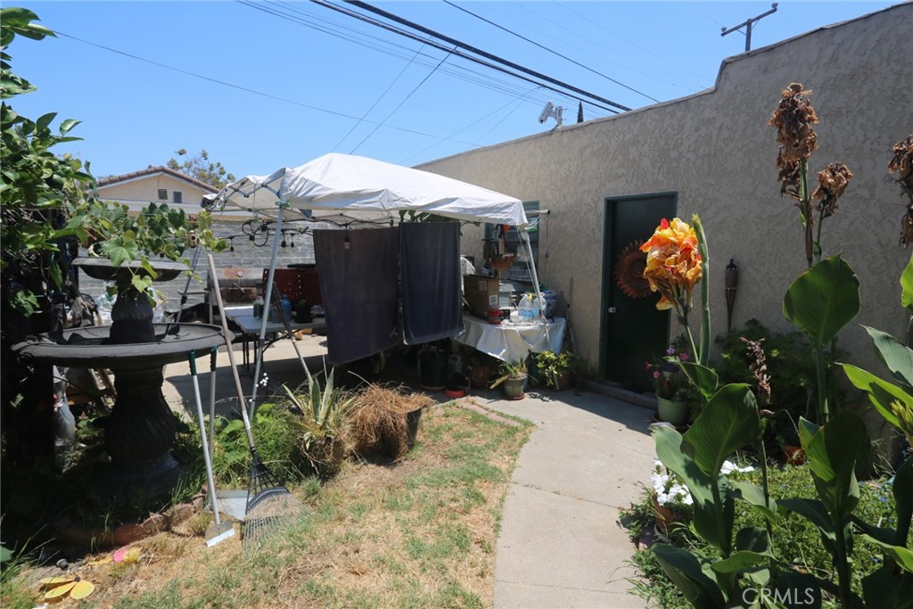 6072 Myrtle Avenue