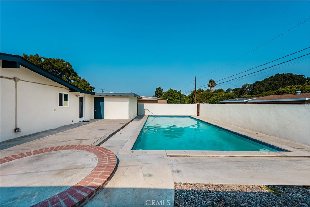 2025 W Dogwood Avenue