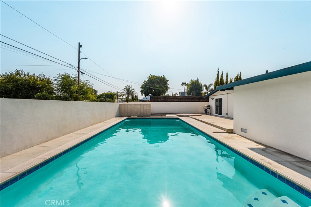 2025 W Dogwood Avenue