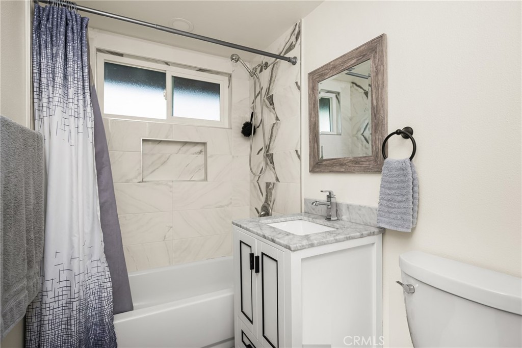 2025 W Dogwood Avenue