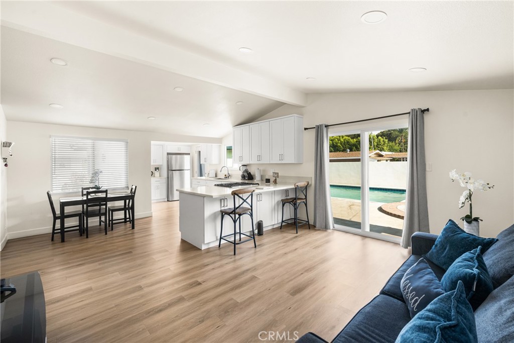 2025 W Dogwood Avenue