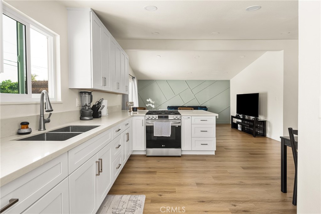 2025 W Dogwood Avenue