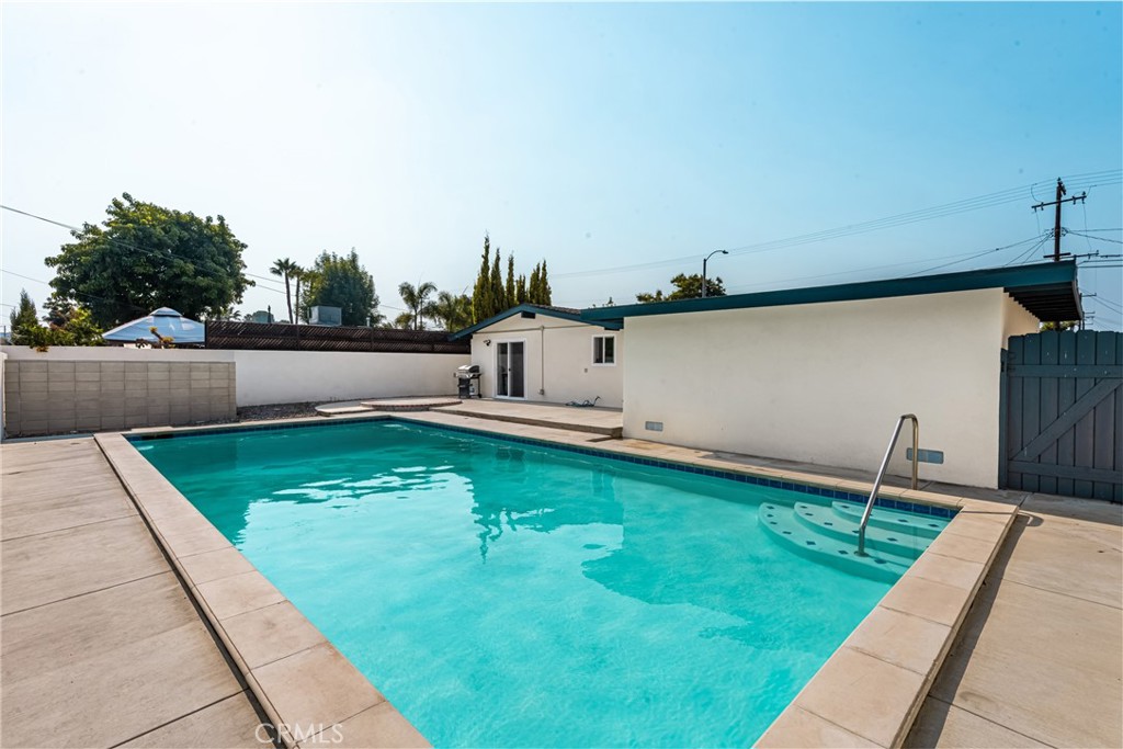 2025 W Dogwood Avenue