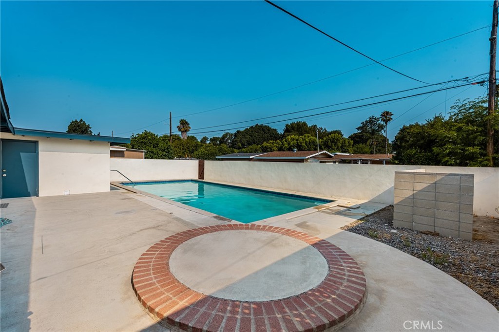 2025 W Dogwood Avenue