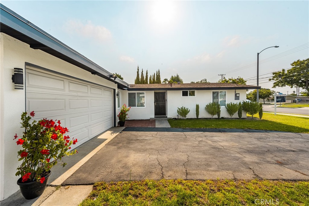 2025 W Dogwood Avenue