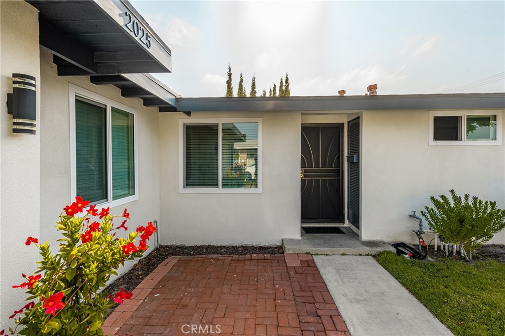 2025 W Dogwood Avenue