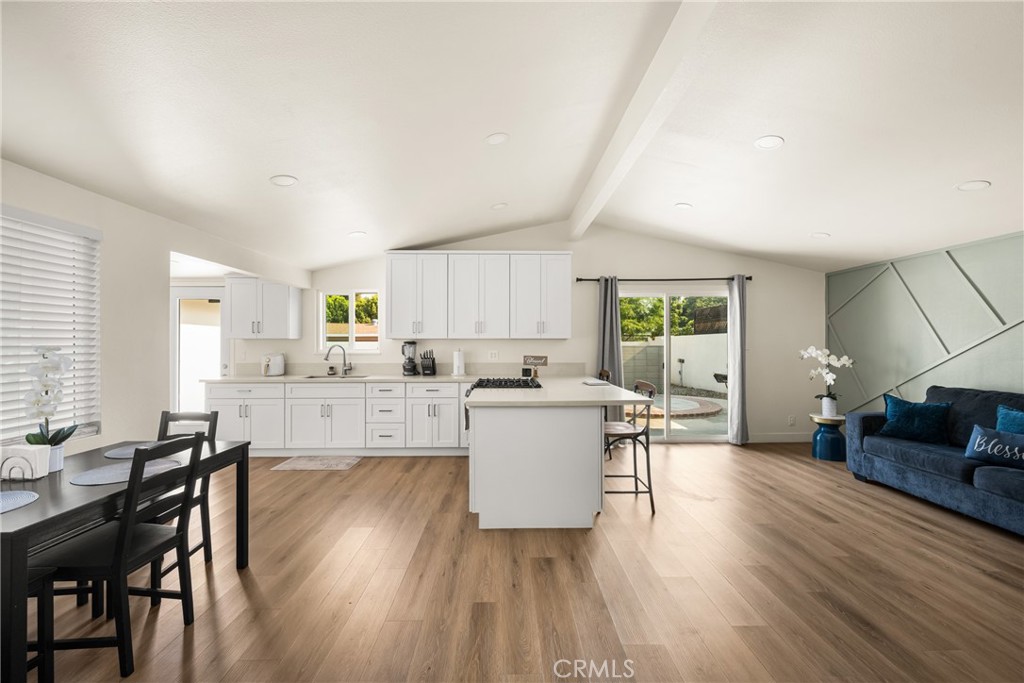 2025 W Dogwood Avenue